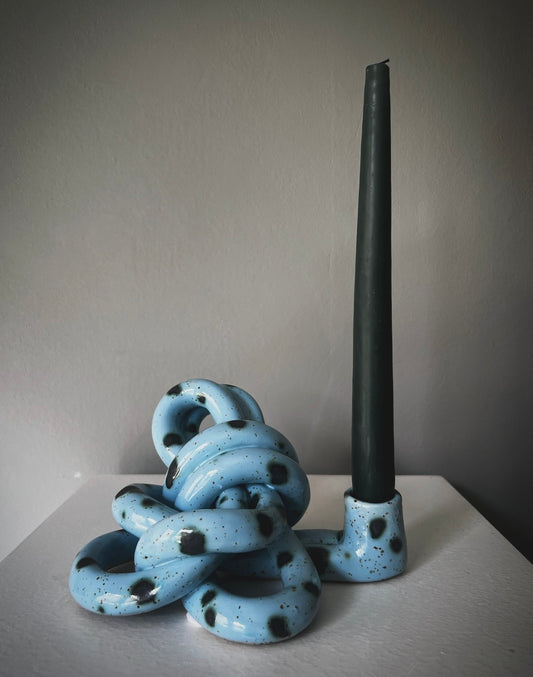 Knut, Ljusblå med fläckar