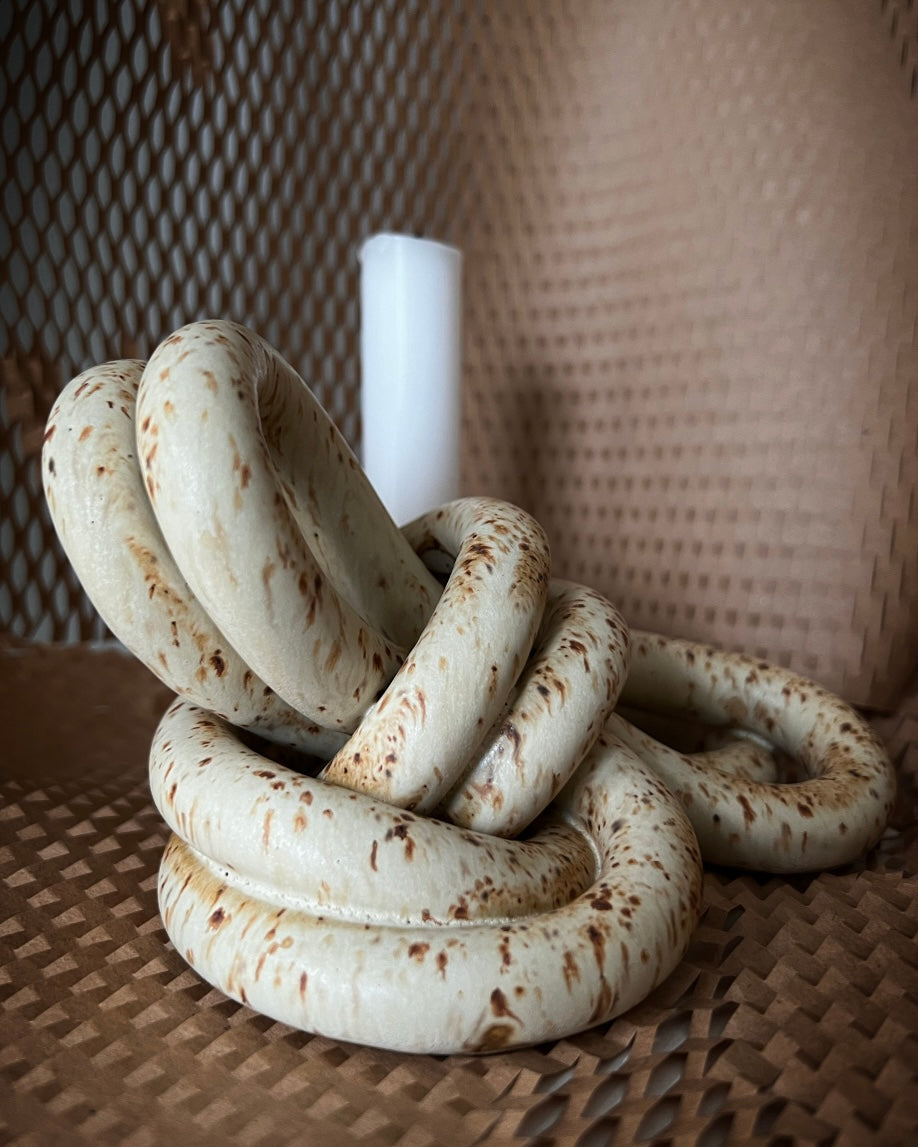 Knut, Gulbeige, Sidenmatt