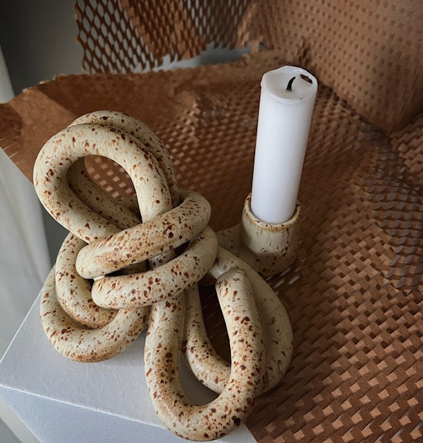 Knut, Gulbeige, Sidenmatt
