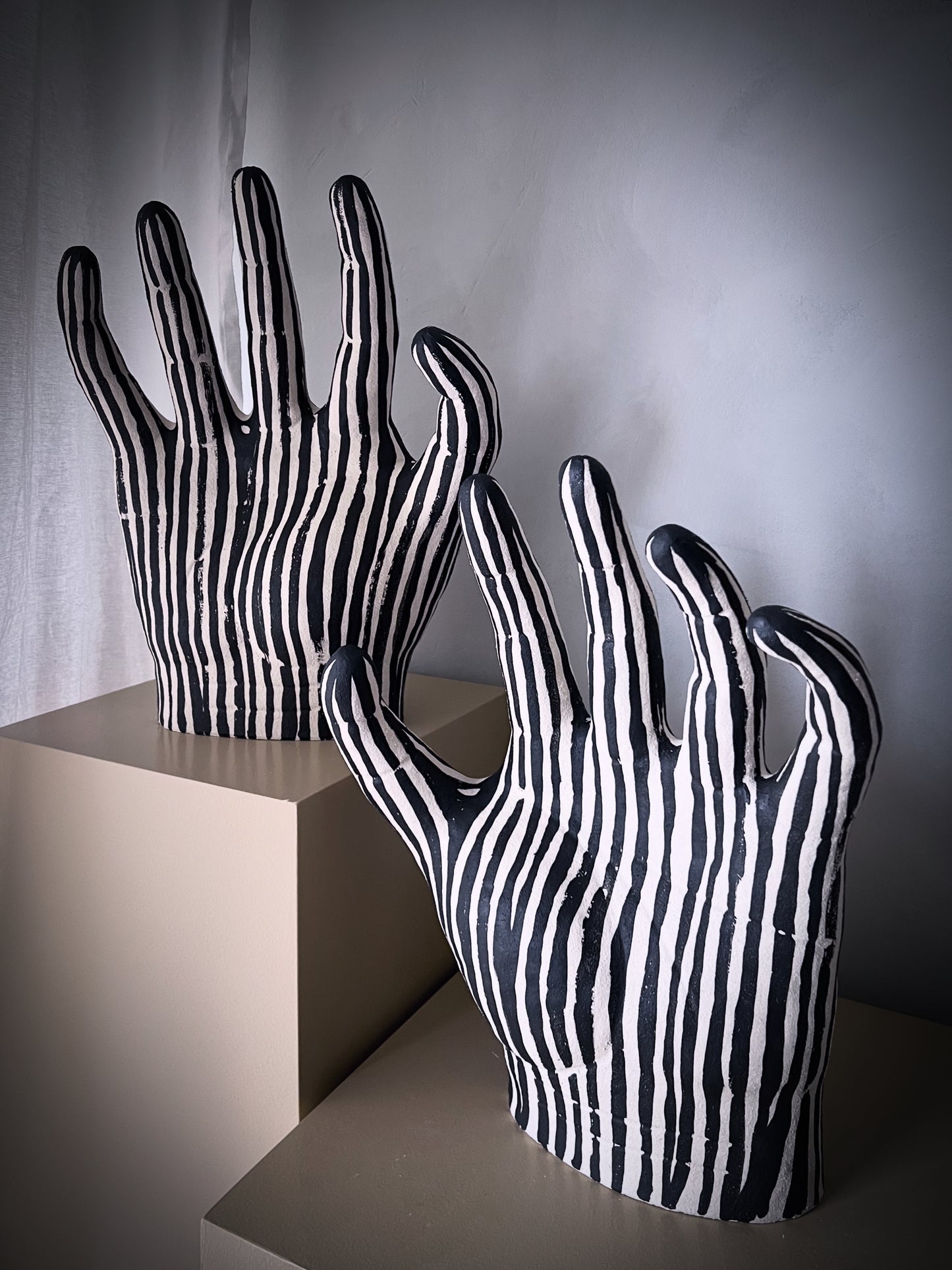 Skulptur Randig Hand