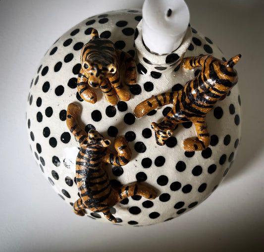 Ljusstake/Vas, Tigerungar