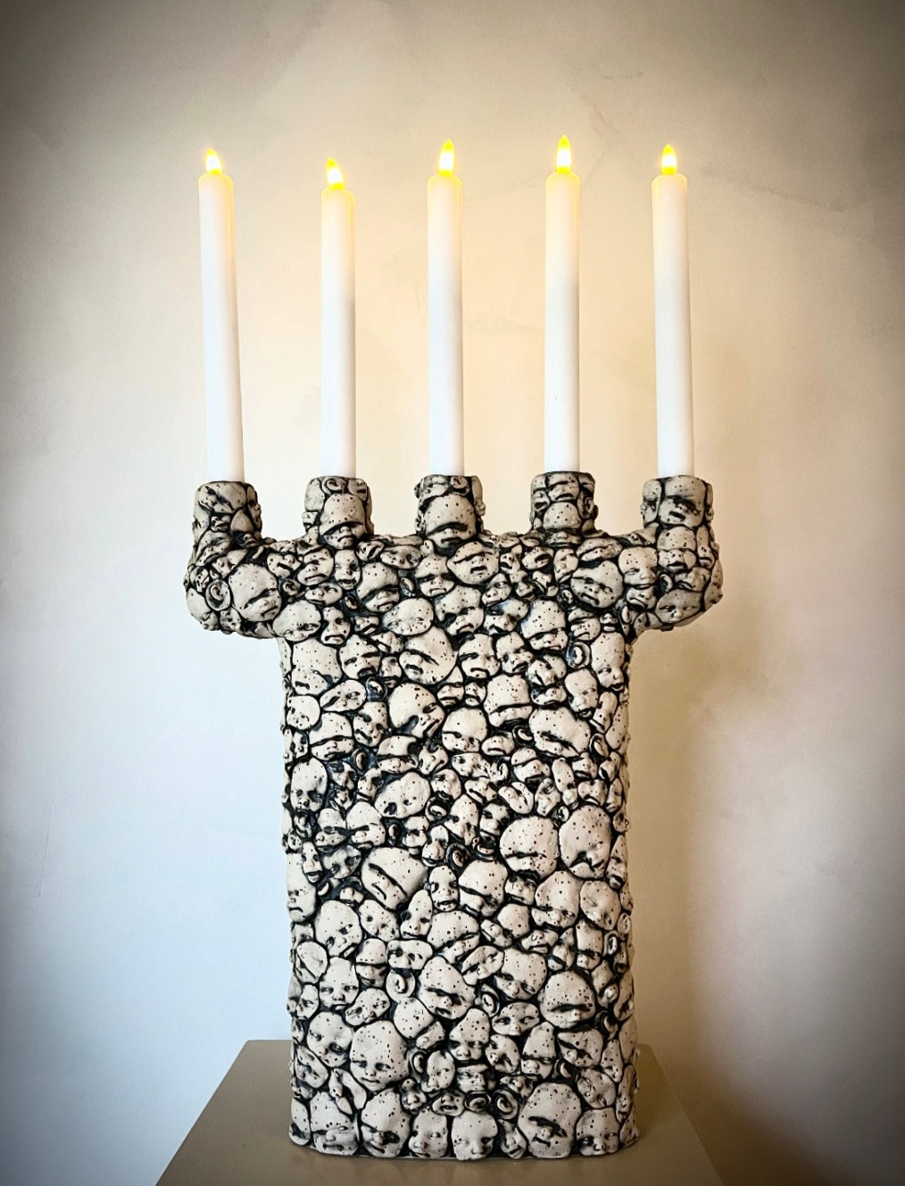 Kandelaber Små ansikten