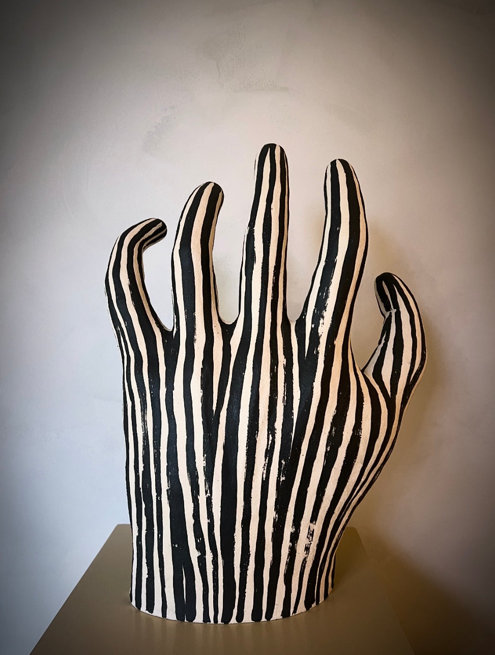 Skulptur Randig Hand
