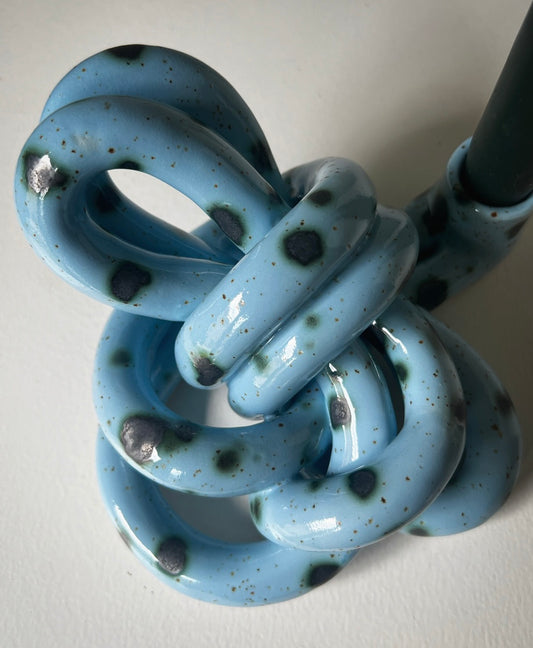 Knut, Ljusblå med fläckar