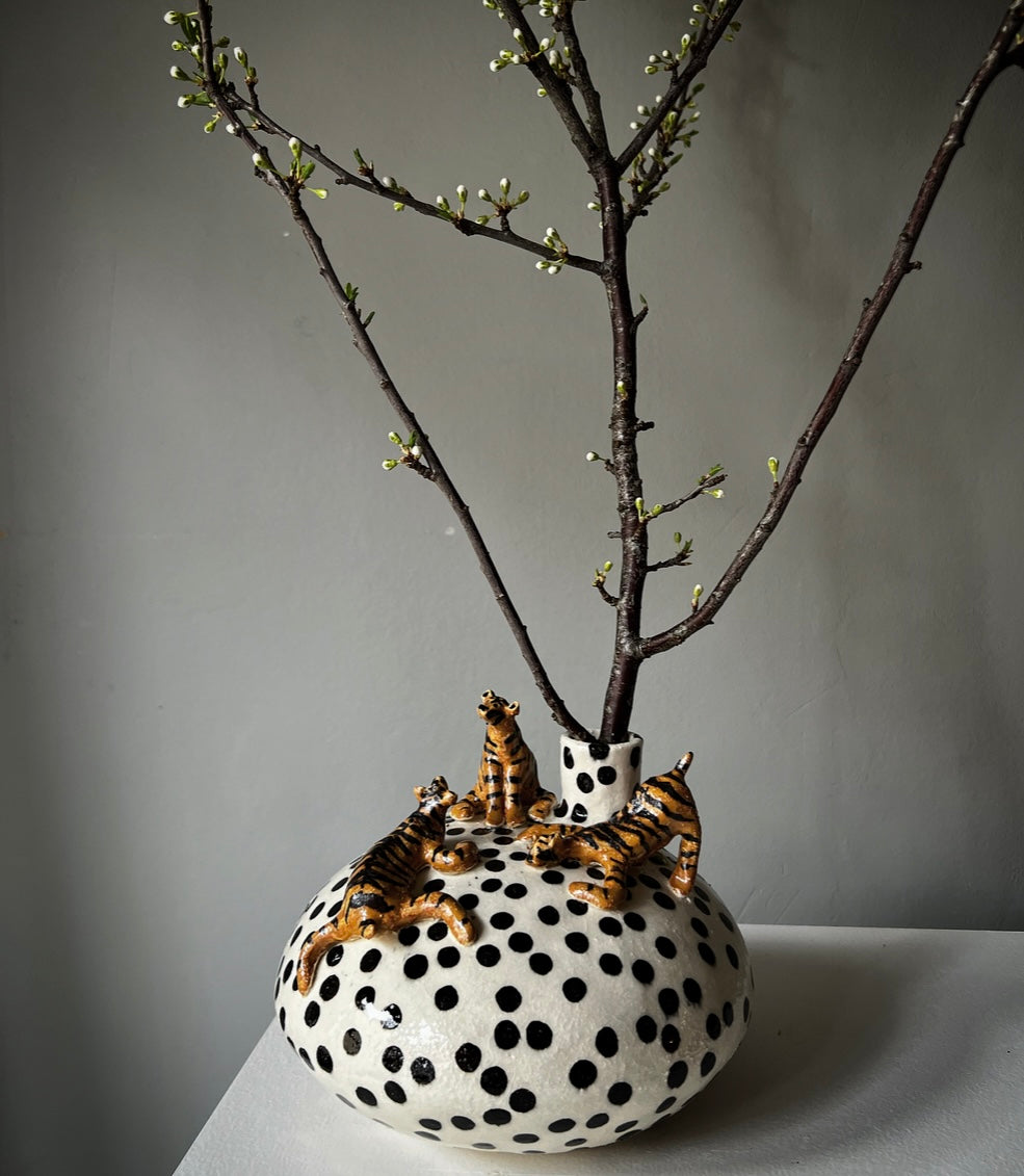 Ljusstake/Vas, Tigerungar