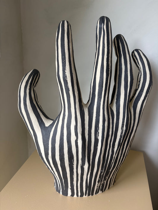 Skulptur Randig Hand Höger